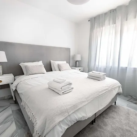 Ivy 3 Modern Bbq Gated Pool Apartment Marbella